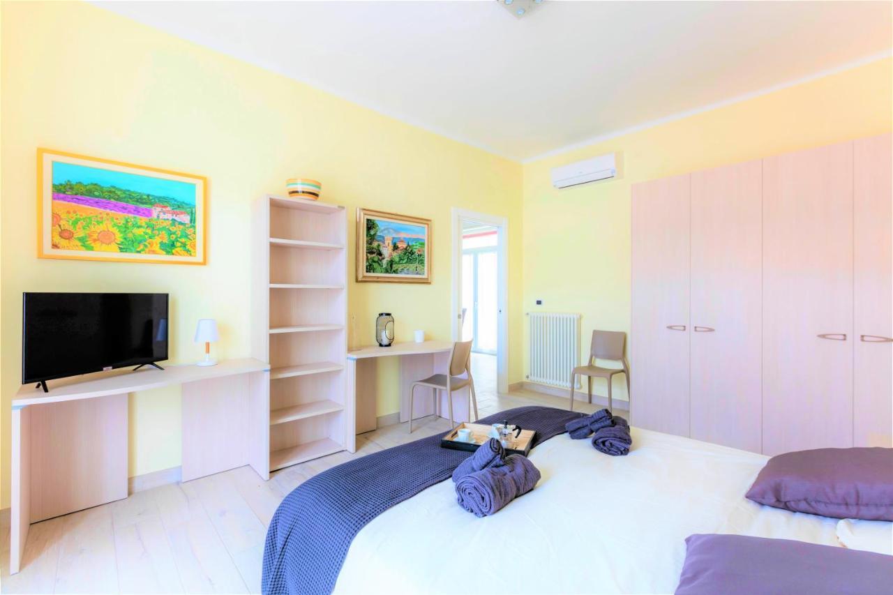 Hostly - Art & Color Midtown - 3br 2ba * Rom