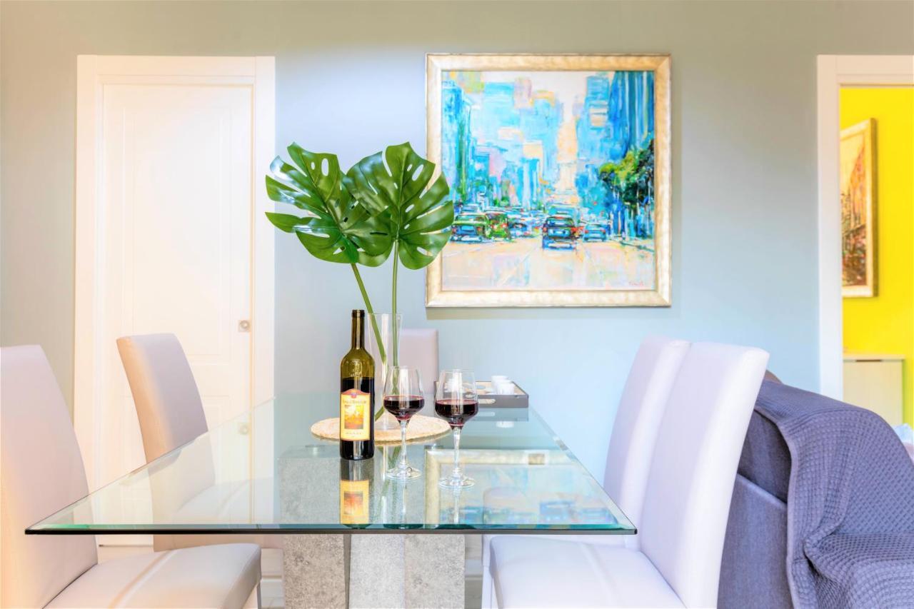 Hostly - Art & Color Midtown - 3br 2ba Rom